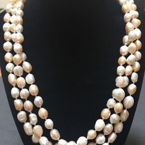 FRESHWATER PEARL NECKLACE
